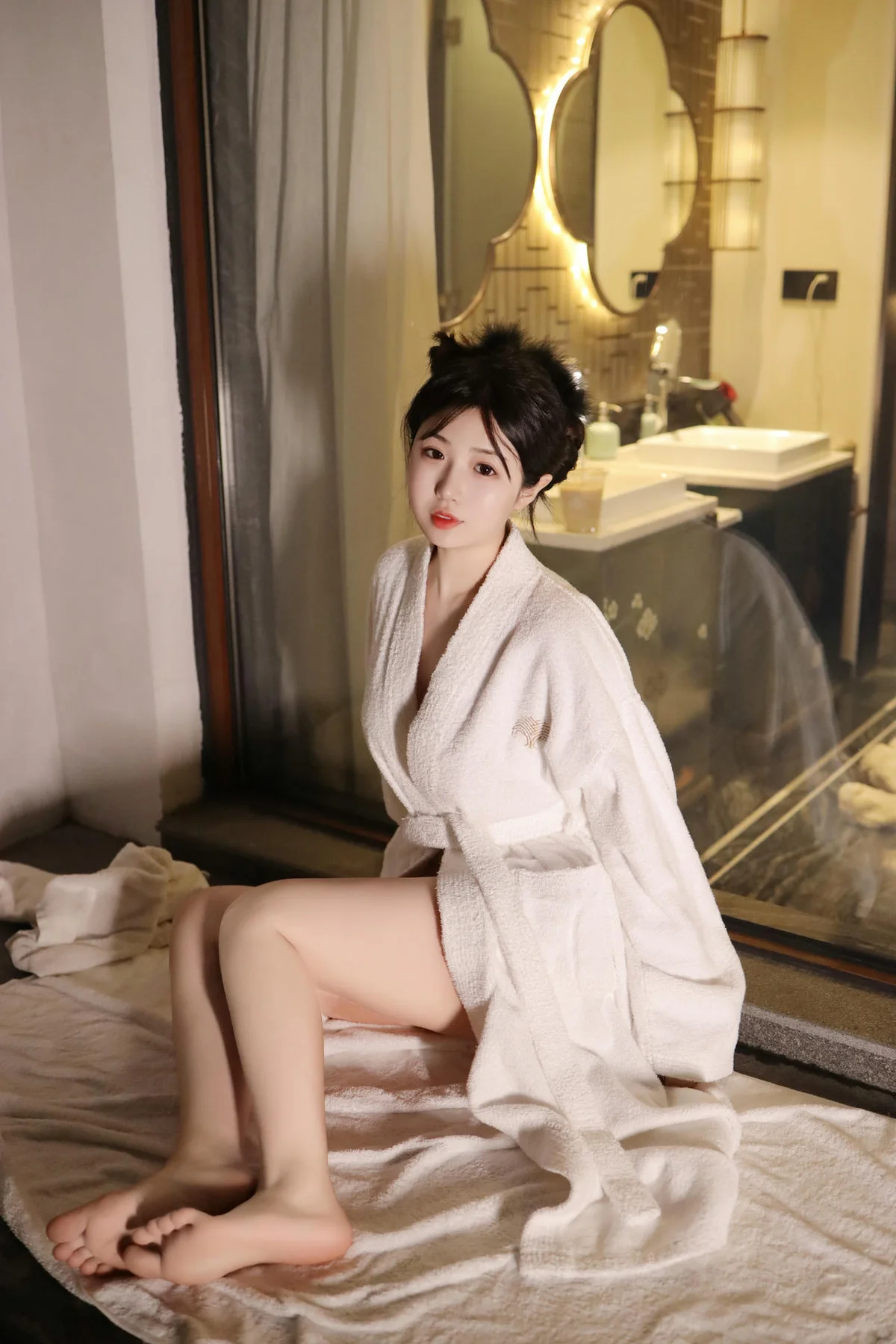 XiuRen 秀人 No.N020 陈小花睡袍玉体玉足写真