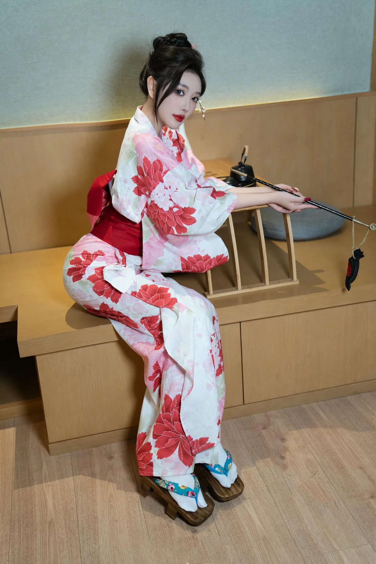 n048_013_roo_4160_6240.webp