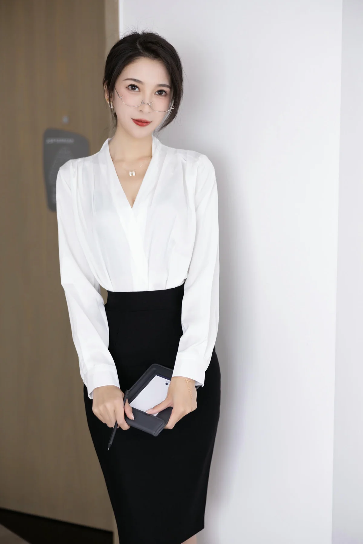 n051_017_7y9_3600_5400.webp