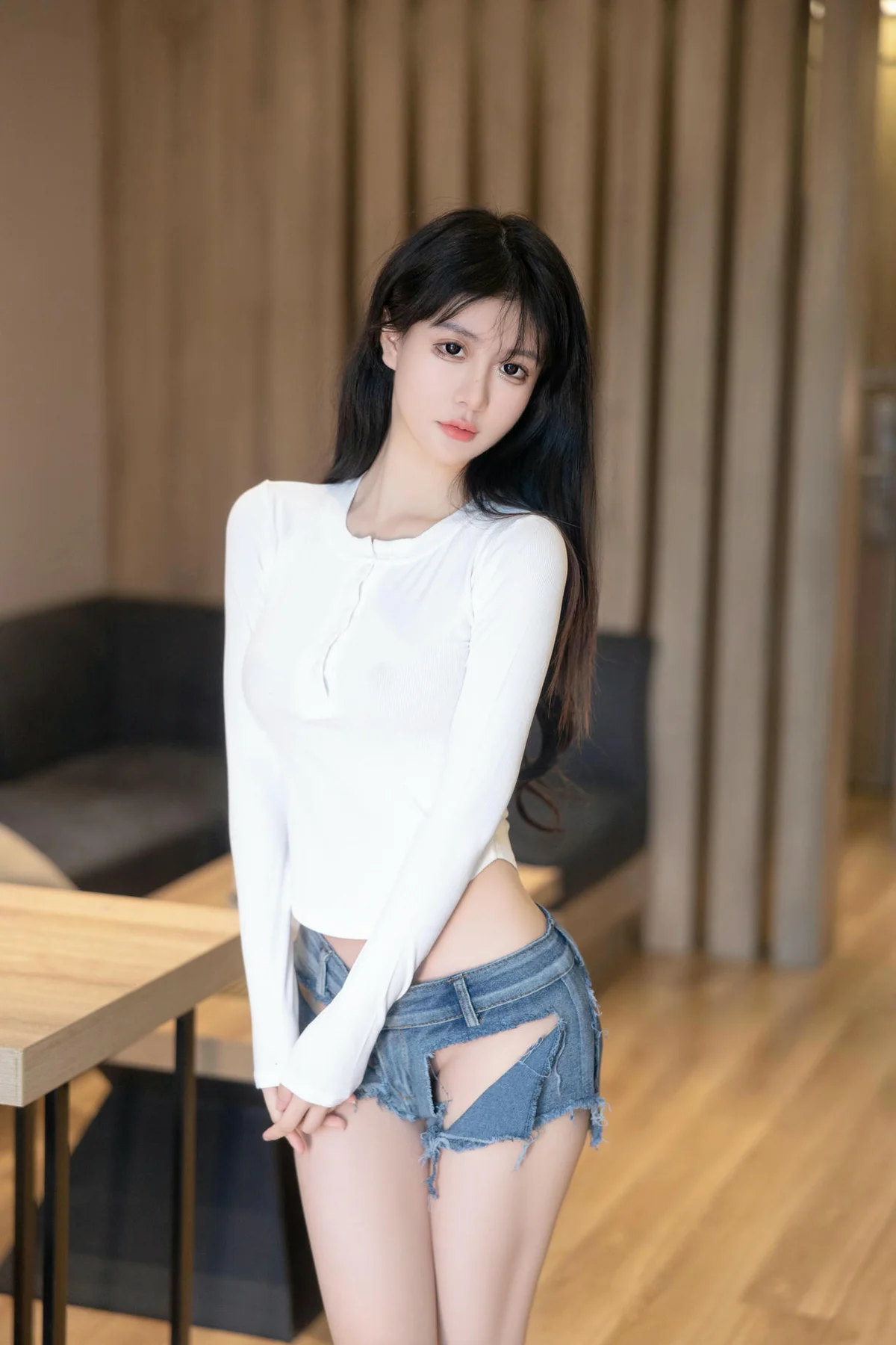 XiuRen 秀人 No.N097 谢小蒽诱惑超短牛仔裤